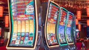 Interface pemain Hongkong Pools dengan berbagai opsi taruhan dan live chat di helen555